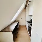 Near The Old 아파트